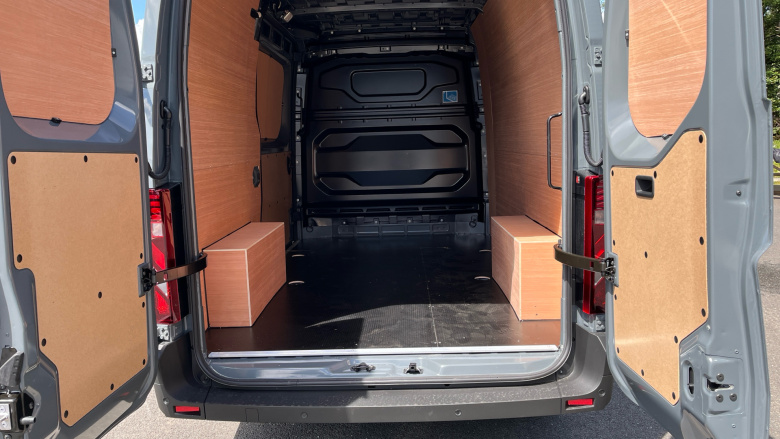 Renault Master Mwb Diesel Fwd MM35 Blue dCi 150 Advance Medium Roof Van